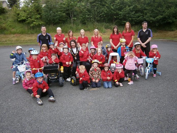 Lord Mayor joins Button Moon Pre-school children
