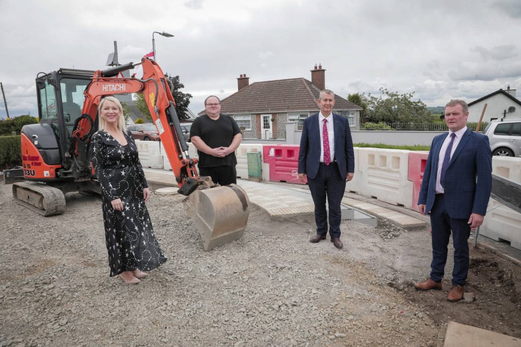 Under the village renewal scheme as part of DAERA’s Rural Development Programme £120,463 was secured from SOAR ABC for Kinallen environmental improvement works. Pictured are (from left-right) Roisin McAliskey – Vice Chair SOAR ABC Local Action Group, Andrew Dickson Chairman of Kinallen Rural Community Development Association, Councillor Kyle Savage – Chair of SOAR ABC Local Action Group and DAERA Minister Edwin Poots MLA.