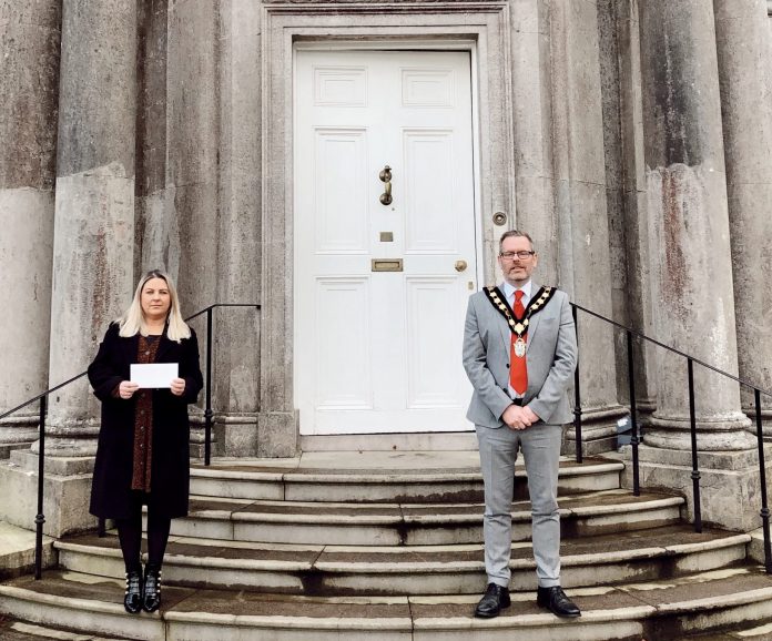 Lord Mayor makes contribution to Janine Smalls at iCare to help the homeless this Christmas 20.11.20 Lord Mayor makes contribution to Janine Smalls at iCare to help the homeless this Christmas