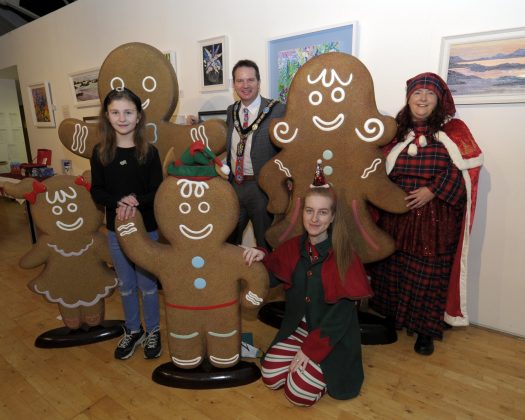 Relaxed Christmas ginger bread men