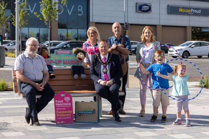 Pictured ahead of Portadown’s Pop Up Market, Lord Mayor of Armagh City, Banbridge and Craigavon, Councillor Paul Greenfield, Adrian Farrell (Portadown Chamber of Commerce) Julie Ann Spence (ABC Council), Kenny Qua (Local musician), Joanne Millar (ABC Council) with Max and Violet McCullough.