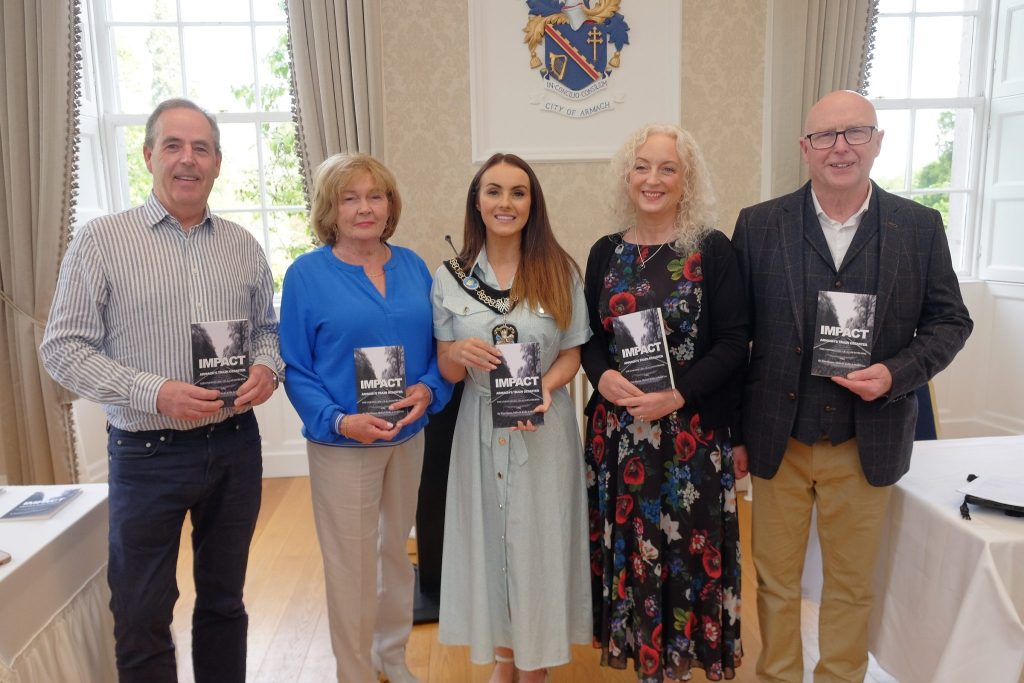 Lord Mayor of Armagh City, Banbridge and Craigavon Sarah Duffy was delighted to host members and Chairperson, Groetti Moore of Armagh Theatre Group to the Palace Armagh to launch the book entitled ‘IMPACT: Armagh’s Train Disaster’. 