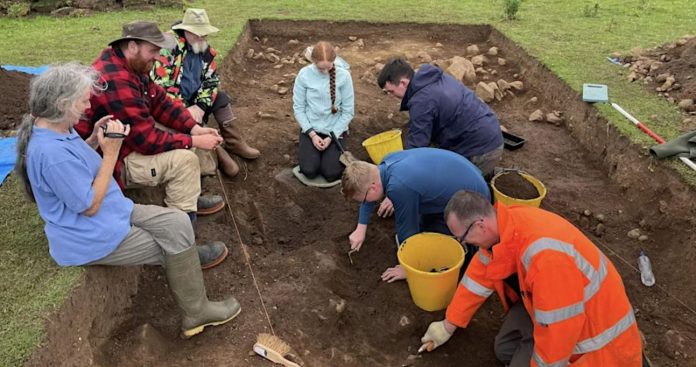 Community dig Communty dig at the prehistoric and medieval site of Kilmocholmóg, just off Kilmore Road in Lurgan, from Monday 16 June to Friday 4 July 2025.