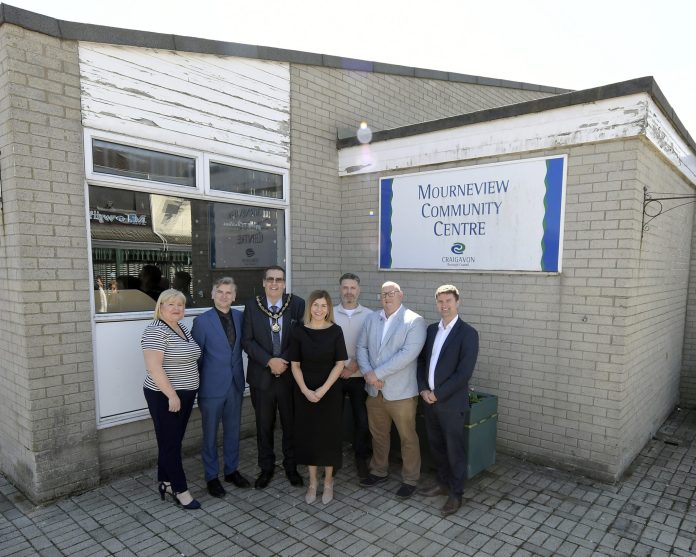 001 ©EBP MOURNEVIEW_EB58061