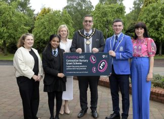 Inaugural recipients of Coronation Bursary announced Lord Mayor is joined by 5 people representing 2 local schools for the coronation bursary award