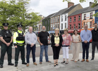 Joining the Lord Mayor, Councillor Mary O’Dowd in Portadown Town Centre are PSNI Chief Inspector, Charlie Caldwell, PSNI District Commander, Brendan Green, Deputy Lord Mayor, Alderman Lavelle McIlwrath, Anthony Alfred, Numa Restaurant, Portadown, Chair of Portadown Chamber of Commerce, Geraldine Lawless, Councillor Julie Flaherty, Chair of the Economic Development and Regeneration Committee, Councillor Kyle Savage and Councillor Kyle Moutray.