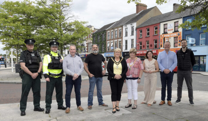 NEWS Joining the Lord Mayor, Councillor Mary O’Dowd in Portadown Town Centre are PSNI Chief Inspector, Charlie Caldwell, PSNI District Commander, Brendan Green, Deputy Lord Mayor, Alderman Lavelle McIlwrath, Anthony Alfred, Numa Restaurant, Portadown, Chair of Portadown Chamber of Commerce, Geraldine Lawless, Councillor Julie Flaherty, Chair of the Economic Development and Regeneration Committee, Councillor Kyle Savage and Councillor Kyle Moutray.